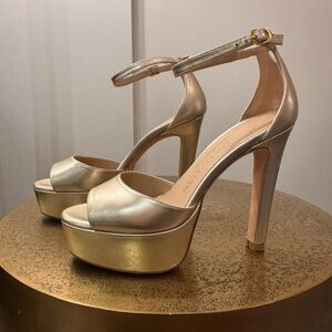 Stuart Weitzman DISCOPLATFORM gold platform sandal. Metallic gold leather.  6.5